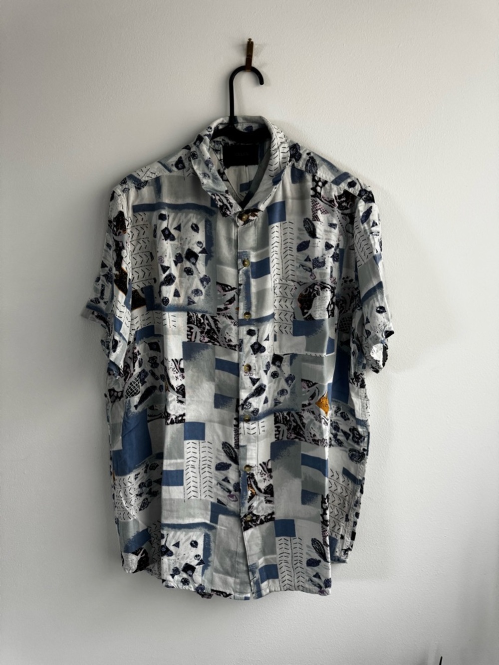 ROLLA'S Short Sleeve Button-Down Shirt in Blue & White Patch Print